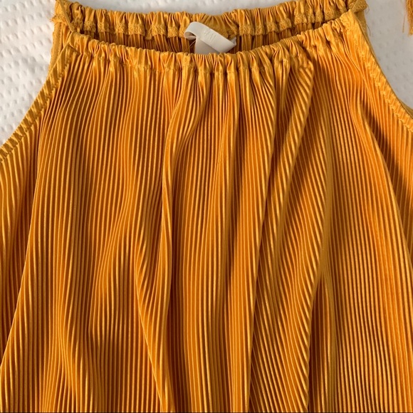 h&m mustard yellow flowy top with straps - Picture 4 of 7